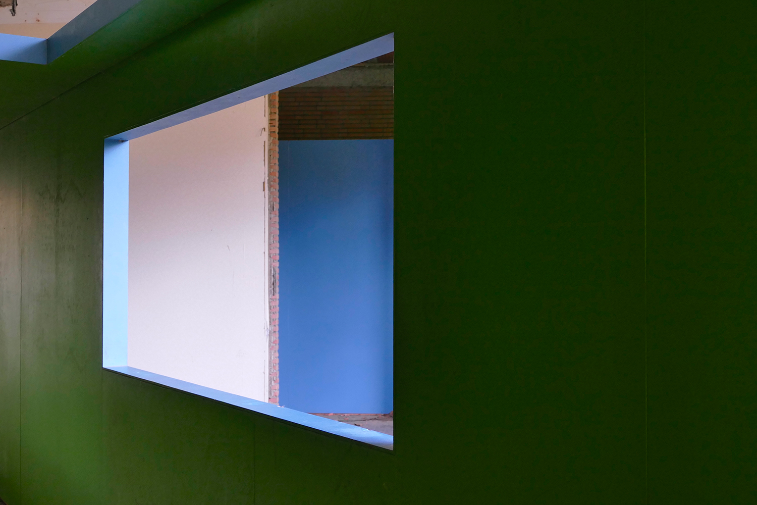 Lucile Bertrand - Deconstructed walls